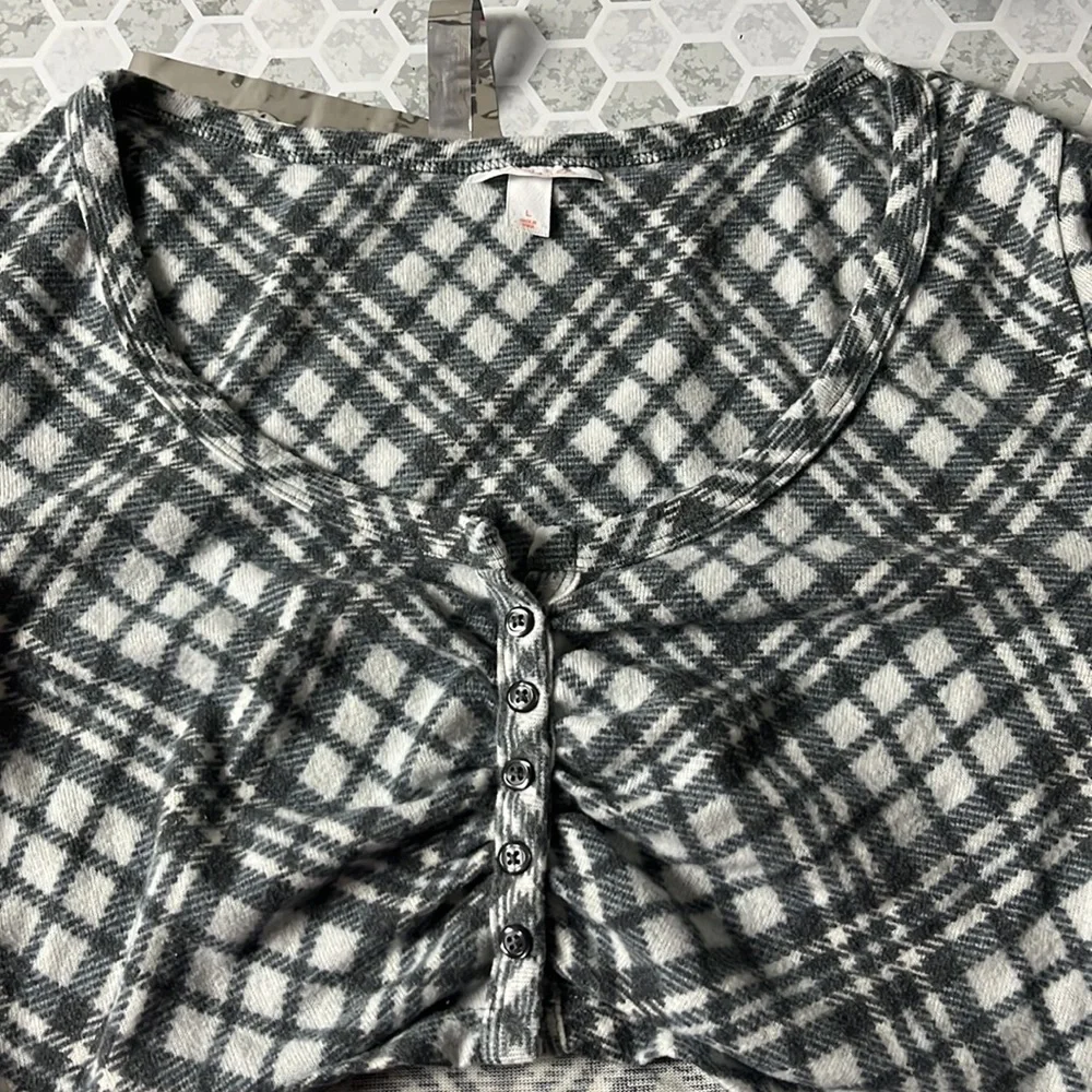 Colsie Large Gray White Fleece Patterned Cropped long Sleeve Pajama Shirt